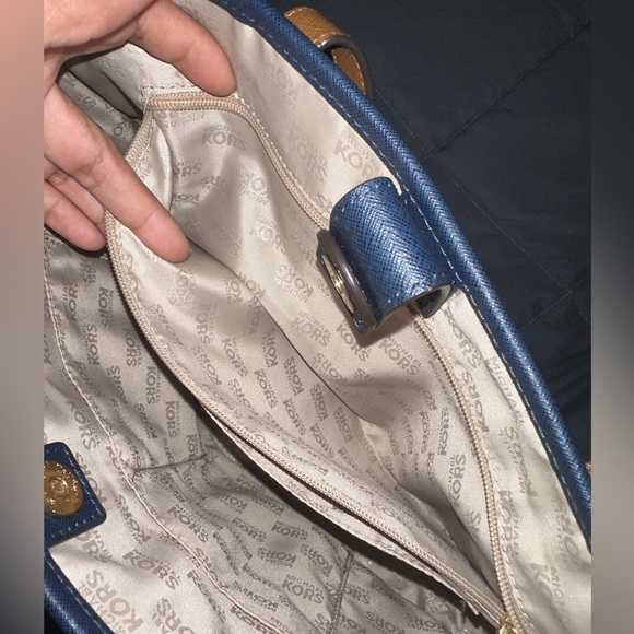 FLASH SALE!! MK Striped Tote - Picture 5 of 7